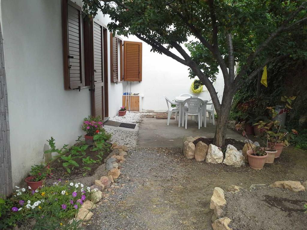 Lovely House Daire Nebida Dış mekan fotoğraf